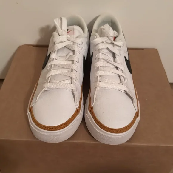 *NEW* Nike Court Legacy (Women’s size 9) - Picture 2 of 4